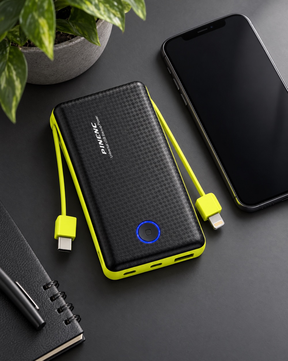 Cena ilustrativa de mesa com um power bank parecido com o AJ-C04